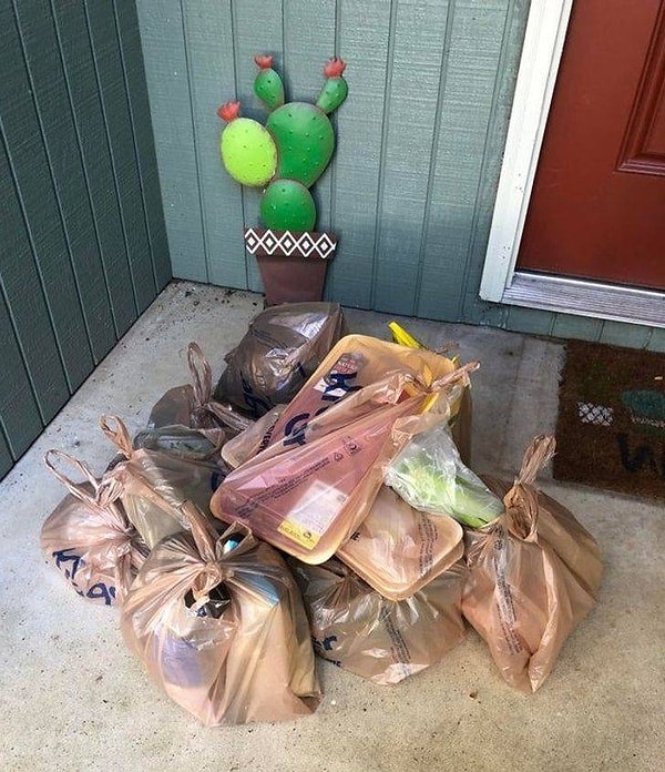 16. "Сегодня прямо к моей двери доставили чьи-то продукты".