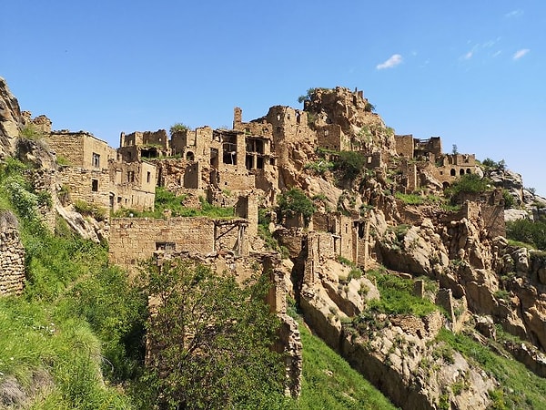 После распада Советского Союза многие сельские жители лишились средств к существованию, а молодежь отправилась в города в поисках работы.