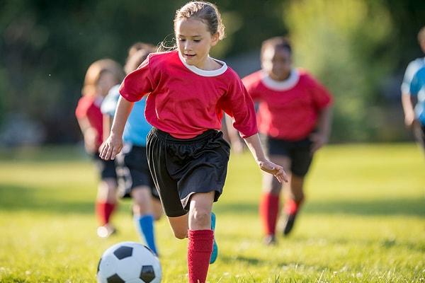 3. Sporun cinsiyeti olmaz. Kızların futbol oynaması, futbolla ilgilenmesi sıra dışı bir durum değildir.