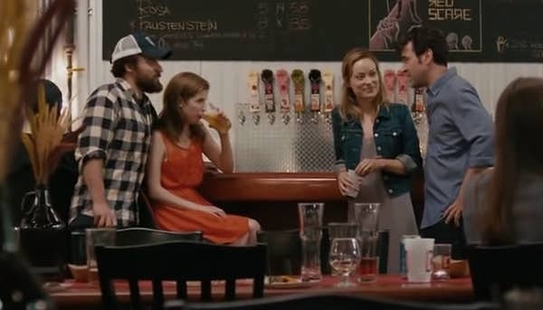 13. Оливия Уайлд и Анна Кендрик были пьяны на съемках сцены в фильме «Пьяные друзья».