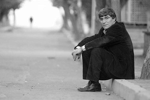 Ermeni gazeteci ve yazar Hrant Dink, 19 Ocak 2007 günü genel yayın yönetmeni olduğu Agos gazetesinin binasının önünde silahlı saldırıya uğradı.