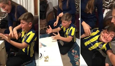 İnternetini Yeni Bağlatanlar İçin: Fenerbahçe'nin Mağlubiyeti Sonrası Kendinden Geçen Çocuk