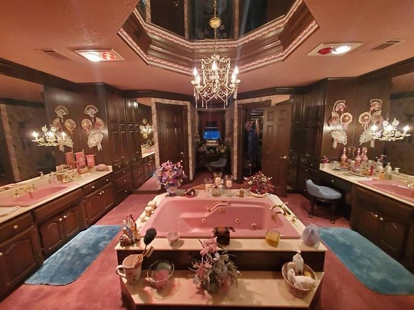 14. Прекрасная обстановка, чтобы, так сказать, помыться, побриться, душевно раскрепоститься!