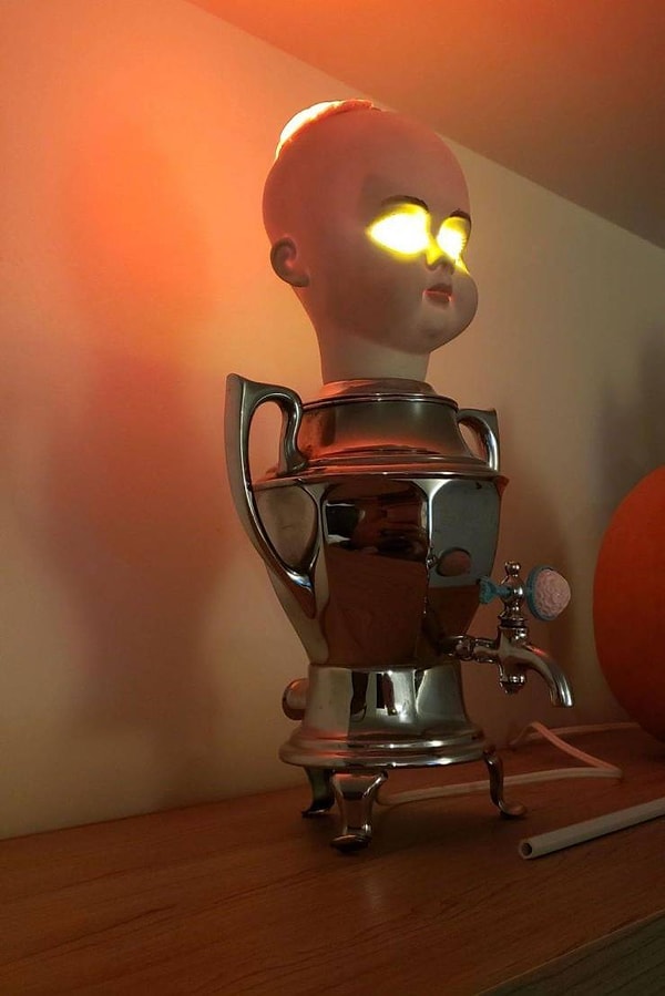 6. Налей себе лимонада, если сможешь.