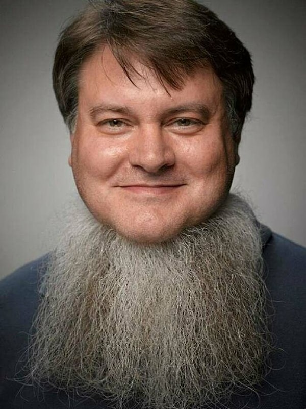 14. Когда твой работодатель запрещает ходить в офис с бородой, но в правилах нет ни слова про растительность на шее.