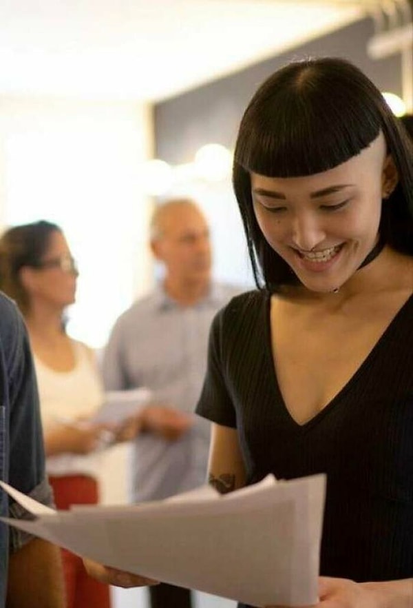 10. А вот эта челка - очевидно, дело рук профессионала в своем деле.