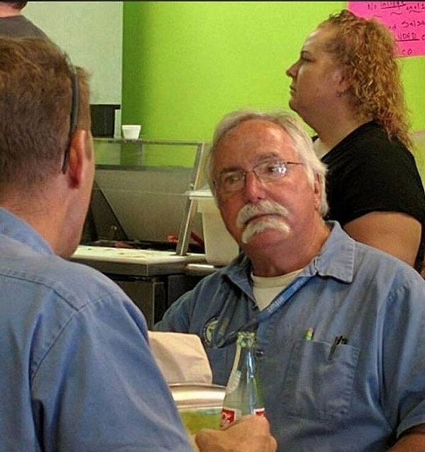 2. Двойные усы: признак настоящего мужчины.