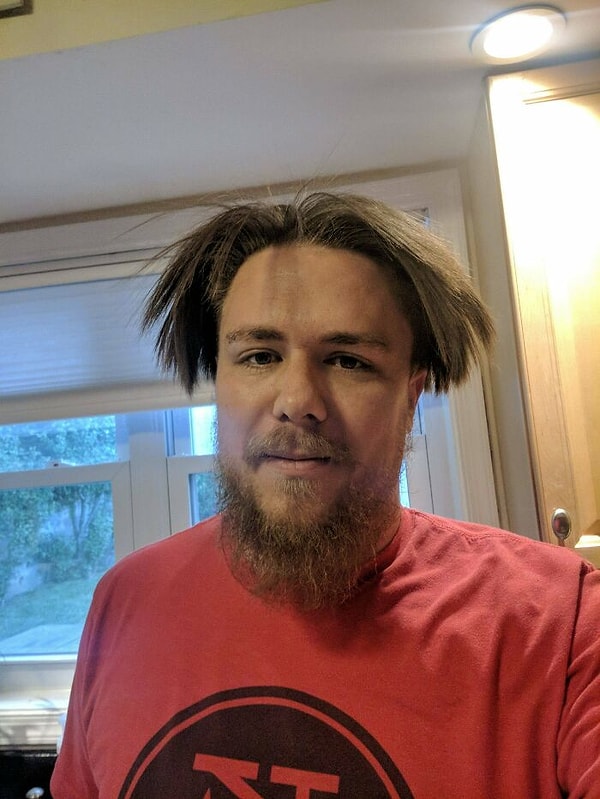 5. "Я только что отдал парикмахеру 300 долларов, чтобы мне выпрямили мои кудрявые волосы".