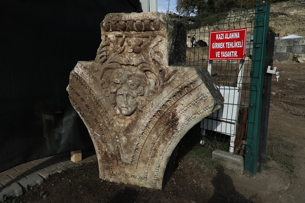 Düzce’deki Kazı Çalışmalarında Medusa Heykeli Bulundu