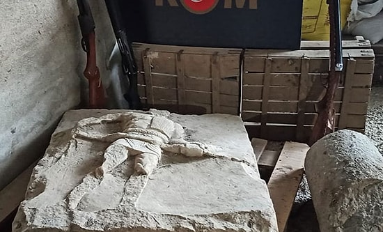 Çanakkale'de 2 Bin Yıllık Gladyatör Rölyefi Ele Geçirildi