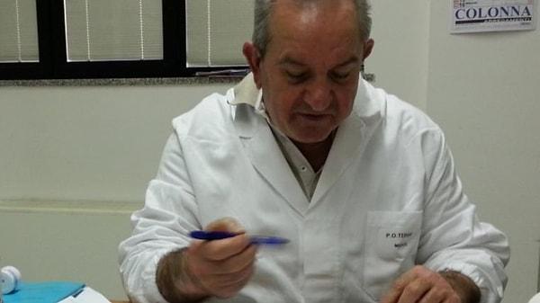 Doktor Roberto Petrella, videosunda koronavirüs aşısı ve PCR testi hakkında "aşının insanların bağışıklığını zayıflattığını" söylüyor.