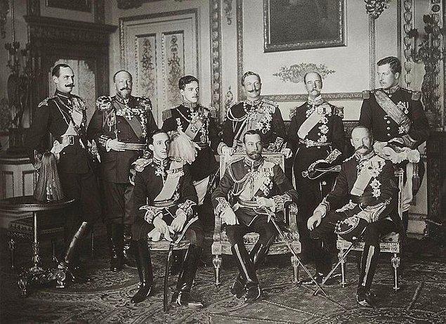 15. 1910 yılında ilk ve son defa çekilen Avrupa'nın dokuz kralının fotoğrafı.