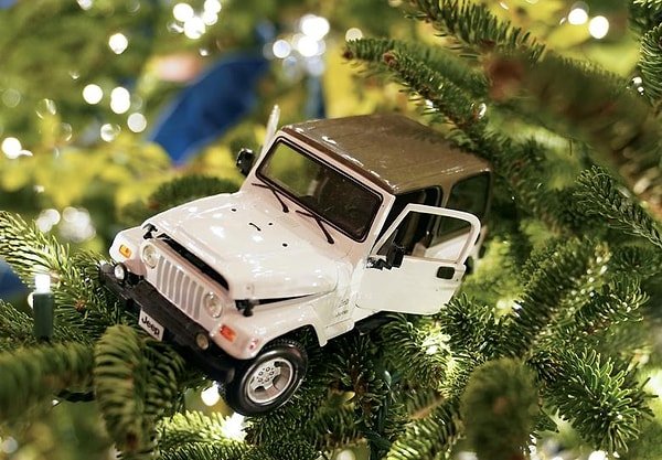 2. Каждый год елки в Белом доме украшают новыми забавными игрушками.