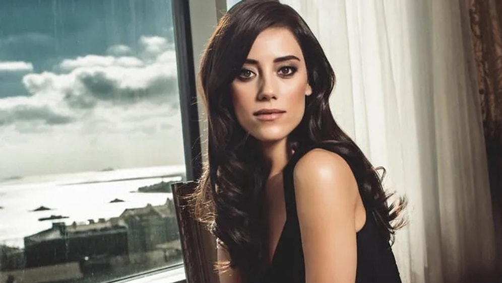 Sadakatsiz'in Yıldızı Cansu Dere 2000 Yılında Miss Turkey'de Tacı Bakın Kime Kaptırmış?