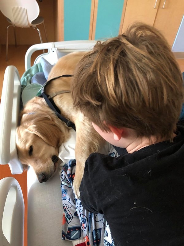 13. Это Галакси. Он терапевт в детской больнице Денвера и очень хороший мальчик.