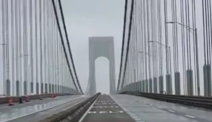 New York’taki Verrazano Köprüsü Şiddetli Rüzgarla Beraber Sallanmaya Başlamasının Ardından Ortaya Çıkan Ürkütücü Ses ve Görüntü