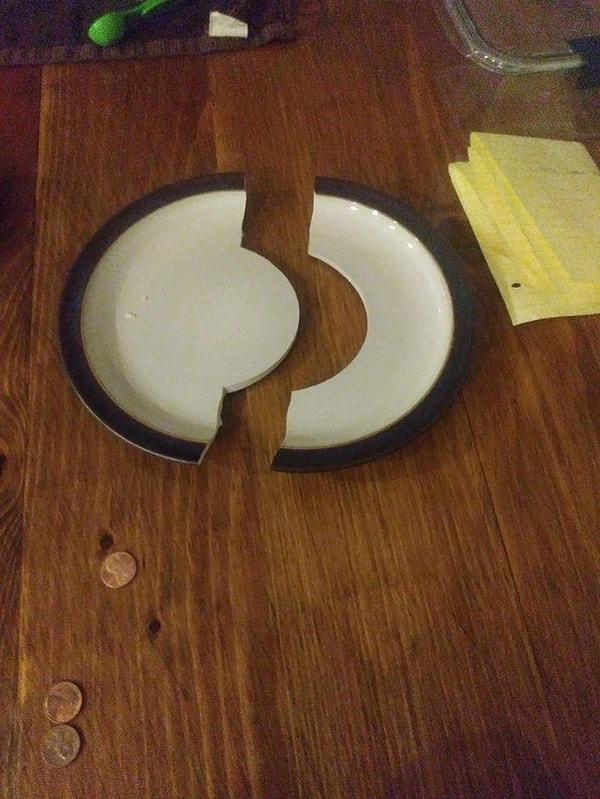 5. "Bu tabağı yanlışlıkla çok tuhaf bir şekilde kırdım!"