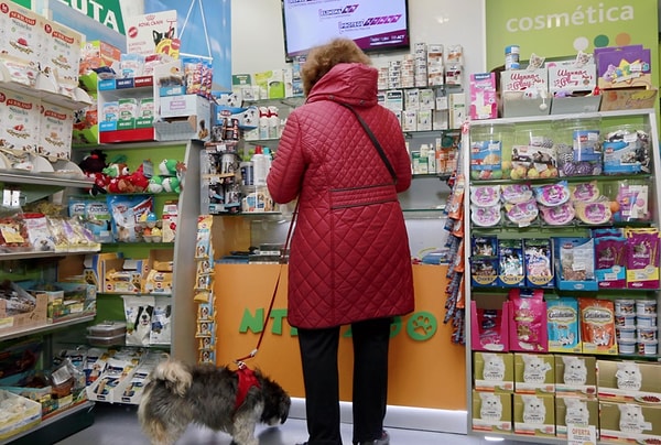 «Мой двоюродный брат из Нигерии был шокирован, узнав, что у нас есть отдельные магазины с товарами для животных».