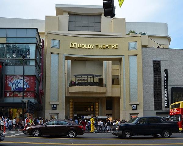 Variety'nin haberine göre Akademi ve yayıncı kanal ABC, Oscar törenini katılımcılarla birlikte Dolby Theatre'da yapmayı planlıyor.