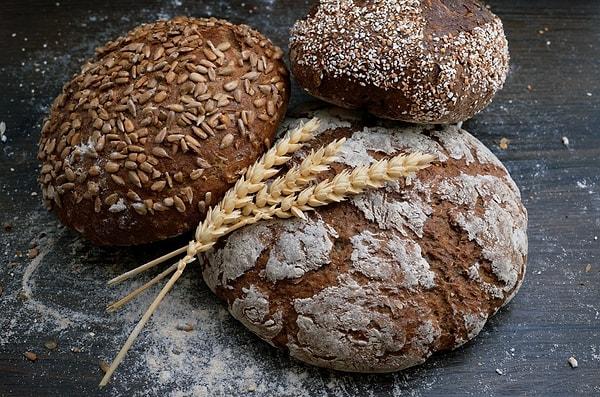 Tam buğday ekmeği veya çavdar ekmeğinin sağlıklı olduğunu söyleyebiliriz ancak beyaz ekmek için aynı şey geçerli değil.