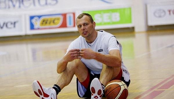 7. EuroBasket tarihindeki en yaşlı oyuncu, 40 yaşındaki Margus Metstak'tı.
