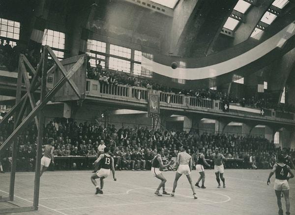 2. İlk EuroBasket şampiyonası 1935'te İsviçre'de gerçekleştirildi.