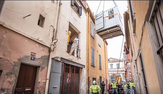 Французским спасателем пришлось пойти на крайности, чтобы спасти мужчину, страдающего ожирением (в ход пошел подъемный кран!)