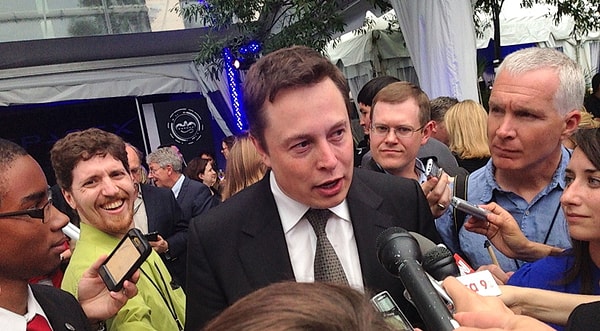 Elon Musk kariyeri boyunca birçok sektör konusunda bilgi birikimi olmuştur.