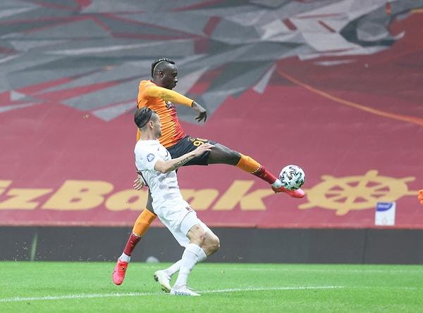 Galatasaray 32 dakikada Diagne'nin attığı golle Hatayspor karşısında 1-0 öne geçti.
