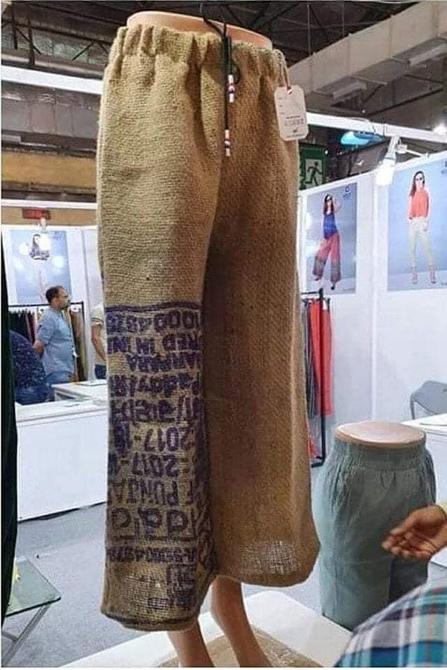 2020'nin son değişik moda trendi ise geçtiğimiz günlerde ortaya çıktı; çuval görünümlü giysiler.