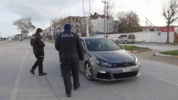 İşlem yapıldıktan sonra Ergün D., aracına binerek uzaklaştı.