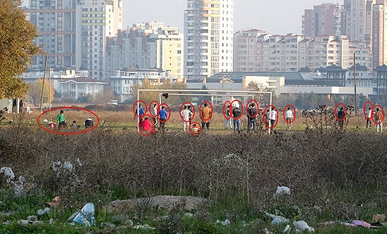 Kısıtlamada Futbol Maçı Yapanların Polisten Kaçmaya Çalıştığı Anlar Kamerada