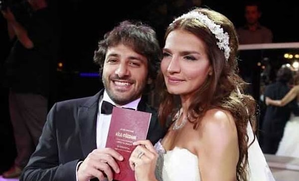 1. Ebru Akel ile 8 yıllık eşi Özer Sancak, geçtiğimiz temmuz ayında tek celsede boşandılar...