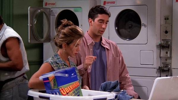 Otuzdan fazla kişinin yaşadığı apartmanlarda bile bodrum katında sadece bir çamaşır makinesi var ve randevuyla çalışıyor.