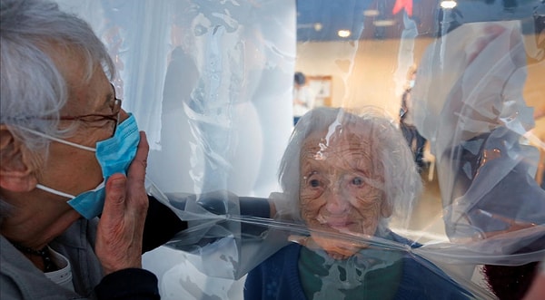 5. До выхода на пенсию Дюпас управляла пекарней в Буссуа, что в 6 км от дома престарелых.