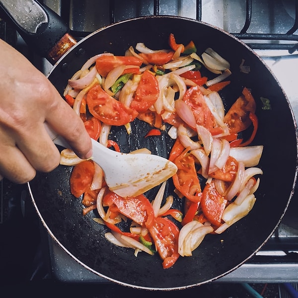 13. Çin yemeği yapmıyor olsanız bile mutlaka bir wok tava edinin.