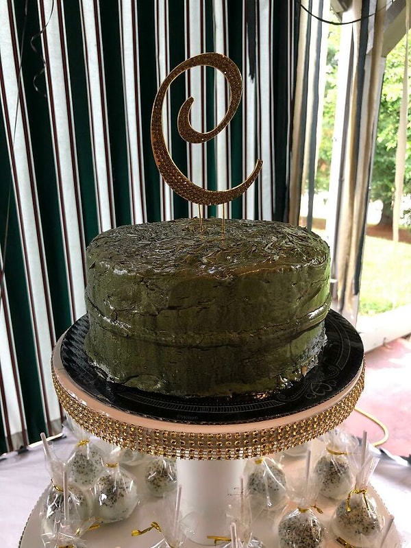 10. "Золотой" торт на свадьбе моей сестры