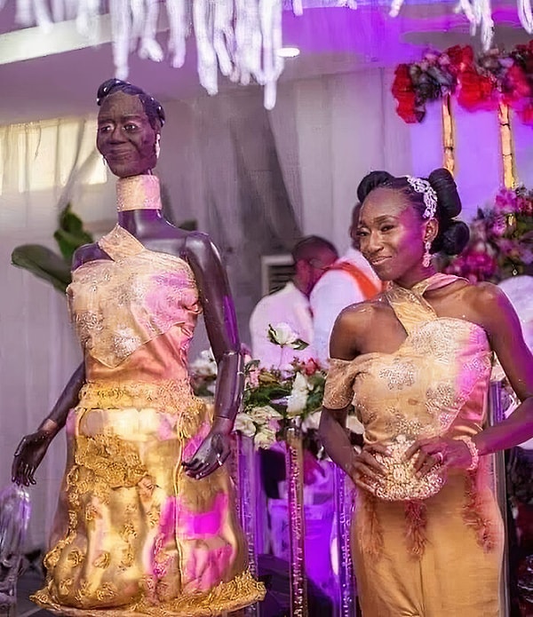 14. (Торт слева, справа невеста) Пекарь, вероятно, не видел невесту перед тем, как сделать этот торт. Или не видел любого другого человека вообще