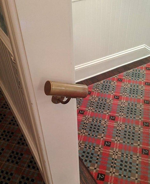 13. "Самый маленький поручень, который вы когда-либо видели!"