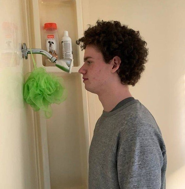 16. "Родители моего приятеля отремонтировали ванную после его отъезда в колледж. А теперь они еще удивляются, почему он не любит приезжать домой".