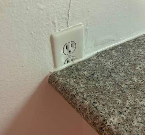 18. "Представляю вашему вниманию 3/4 розетки в моем доме".