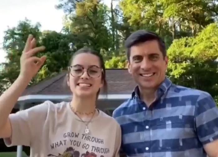 Baba-Kızın Eğlenceli Oyunu: 'Kaç Erkekle Öpüştün?' Sorusuna Kadar Her Şey Çok Güzel Gidiyordu!