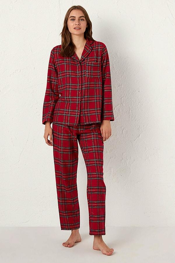 5. Yeni yıl konseptli bir pijama takımına ne dersiniz?