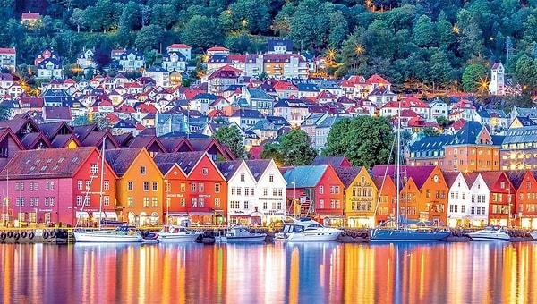 6. "Norveç'in Bergen şehrine gittiğinizde oradaki yerlileri şemsiye kullanımından anlayabilirsiniz. Orada yaşayan yerliler şemsiye kullanmazlar."
