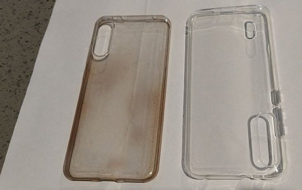 "Я не удивился, узнав, что большинство телефонов грязнее сиденья унитаза. Этому чехлу для телефона всего 7 месяцев ».