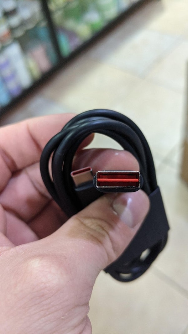 14. У вас нет шансов неправильно вставить эту флешку! 😂