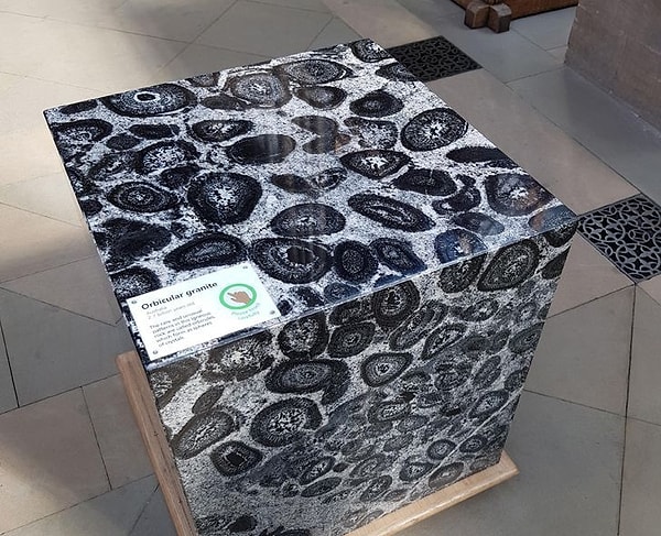 9. Гранит возрастом 2,7 миллиарда лет ...