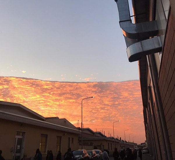 21. Идеальное разделение облаков на небе: