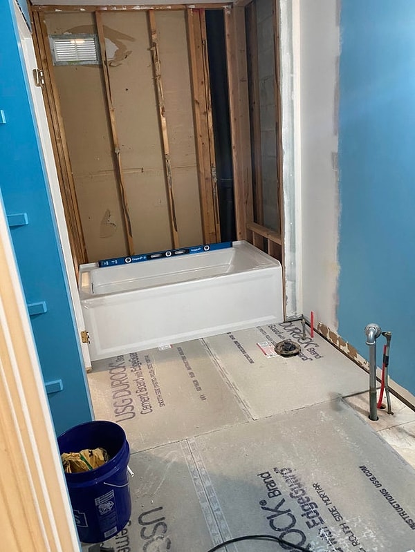 12. «Вот в таком состоянии сейчас моя единственная ванная»