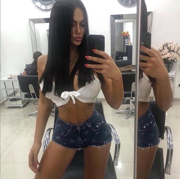 13. «Сравните её талию с отражением в зеркале»